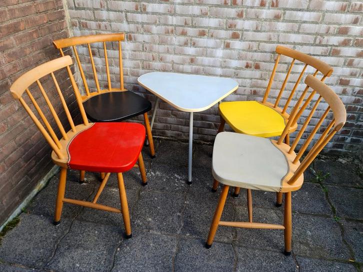 Vintage niertafel plectrum tafel babyblauw jaren 50/60 uniek, Huis en Inrichting, Tafels | Sidetables, Gebruikt, 25 tot 50 cm