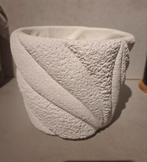 Ecru witte met structuur stenen bloempot, Rond, Binnen, Ophalen of Verzenden, Zo goed als nieuw