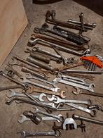 Veel steeksleutels, ratels en verlengsnoeren., Ophalen, Zo goed als nieuw