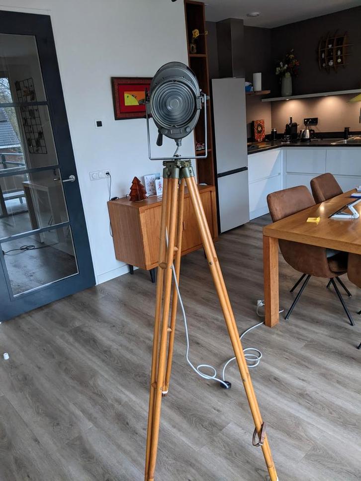 Vintage Vloerlamp - Industrieel Design, Huis en Inrichting, Lampen | Vloerlampen, Gebruikt, 150 tot 200 cm, Hout, Metaal, Ophalen of Verzenden