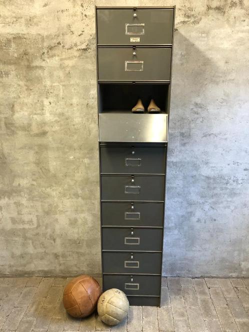 Roneo vintage industriele  kleppenkast schoenenkast Frankrij, Huis en Inrichting, Kasten | Schoenenkasten, Gebruikt, Ophalen