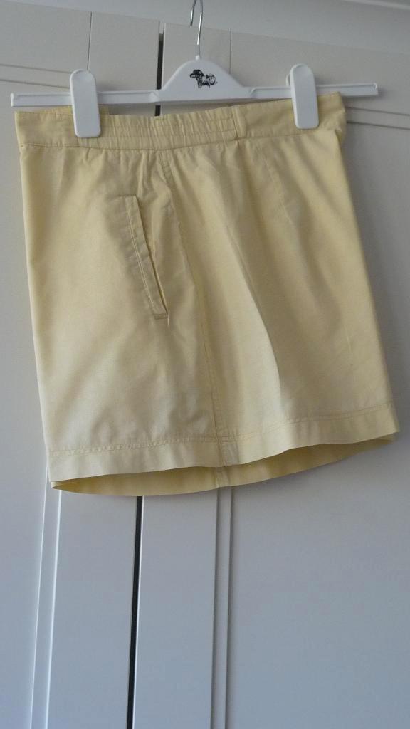 Korte broek – 44-42, Kleding | Dames, Broeken en Pantalons, Zo goed als nieuw, Maat 42/44 (L), Geel, Kort, Ophalen of Verzenden