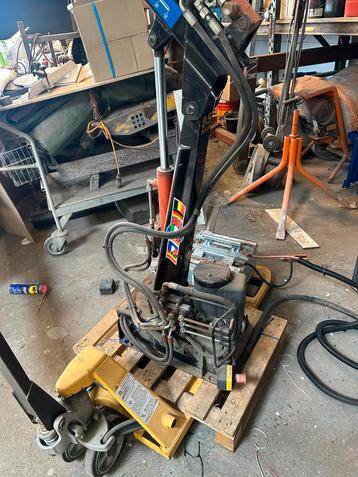 Hydraulische Kraan - Industrie & Bouw Gebruik beschikbaar voor biedingen