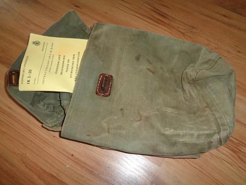 Gasmasker K draagtas met instructiekaart en blikje, Verzamelen, Militaria | Algemeen, Landmacht, Overige typen, Nederland, Verzenden