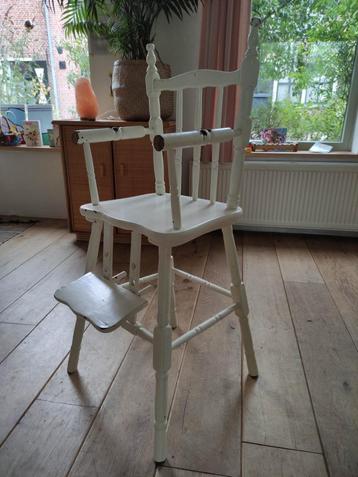 antieke kinderstoel vintage brocante wit stoel spijlen  beschikbaar voor biedingen