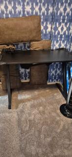 Gaming Bureau met LED Verlichting, Ophalen, Met wielen, Zo goed als nieuw, Bureau
