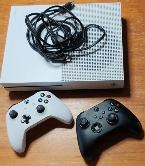 Xbox one S, 1 Terra bite, met cdrom en 2 controllers., Spelcomputers en Games, Spelcomputers | Xbox One, Zo goed als nieuw, Xbox One