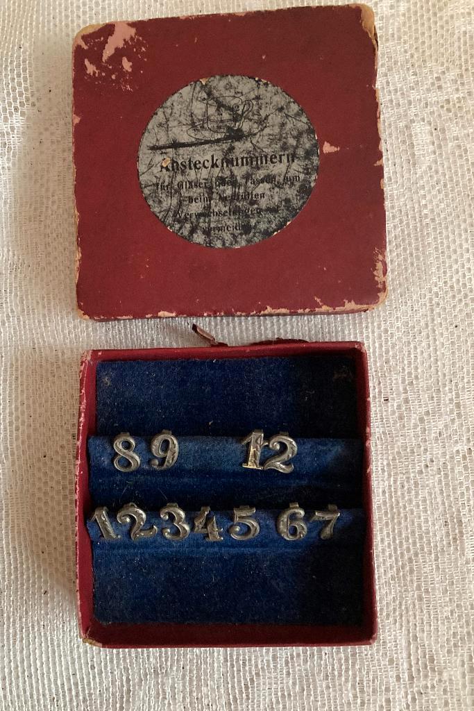 Brocante oude metalen tafelnummers - tafelcijfers, Antiek en Kunst, Curiosa en Brocante, Ophalen of Verzenden