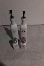 Set olie en azijn fles en peper en zout

Prijs 3
Interesse, Antiek en Kunst, Antiek | Keukenbenodigdheden, Ophalen of Verzenden