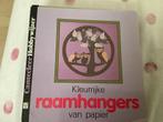 Kleurrijke Raamhangers van Papier - Hobbyboek, Ophalen, Zo goed als nieuw, Scrapbooking en Knutselen, Geschikt voor kinderen