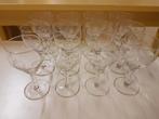 Gegraveerde wijnglazen 12 stuks hoogte 12,5 cm, Antiek en Kunst, Antiek | Glas en Kristal, Ophalen of Verzenden