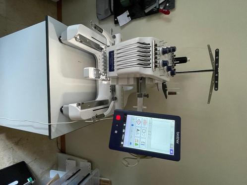 Brother pr670e met veel accessoires en PE design 11, Hobby en Vrije tijd, Borduren en Borduurmachines, Gebruikt, Borduurmachine