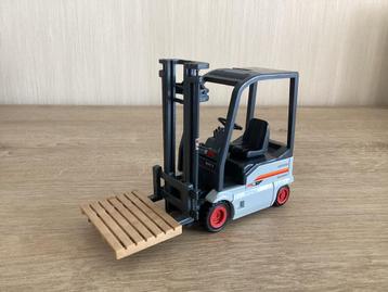 Als nieuw Heftruck met 1 pallet H 8 cm B 5 cm L 12 cm  beschikbaar voor biedingen
