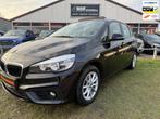 BMW 2-serie Active Tourer 216i Executive PANORAMADAK / NAVIG, Auto's, Voorwielaandrijving, Stof, Gebruikt, Zwart