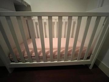 Zo goed als nieuw : complete Baby kamer uitset + badje beschikbaar voor biedingen