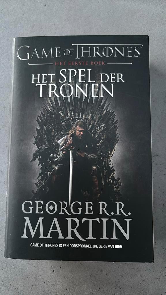 George R.R. Martin - Het spel der tronen, Boeken, Fantasy, Zo goed als nieuw, Ophalen of Verzenden