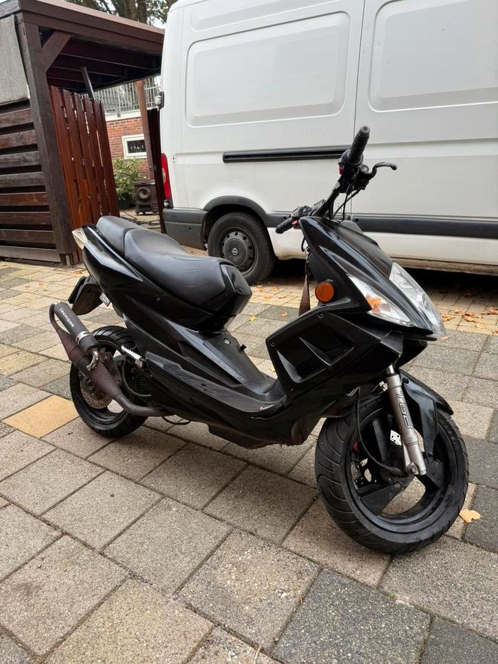 TGB Bullit met enorm veel extra’s, Fietsen en Brommers, Scooters | Overige merken, Zo goed als nieuw, Maximaal 45 km/u, Benzine