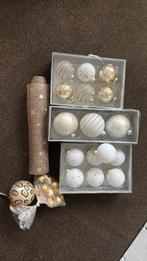 Kerstballen met tafelloper goud wit, Ophalen of Verzenden, Zo goed als nieuw