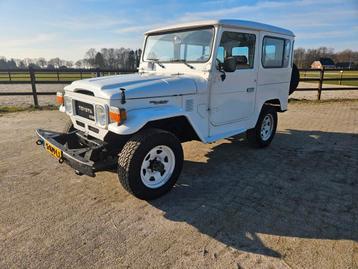 Toyota 1981 Wit, sinds 14mrt weer nieuwe APK beschikbaar voor biedingen