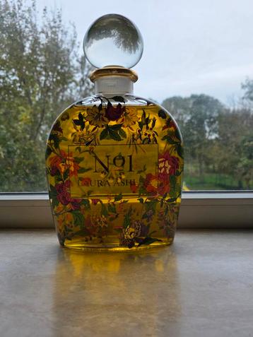 Laura Ashley No. 1 Parfumfles beschikbaar voor biedingen