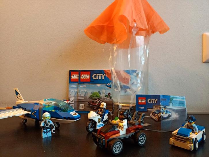 Lego City Luchtpolitie parachute arrestatie en politiewagen, Kinderen en Baby's, Speelgoed | Duplo en Lego, Zo goed als nieuw