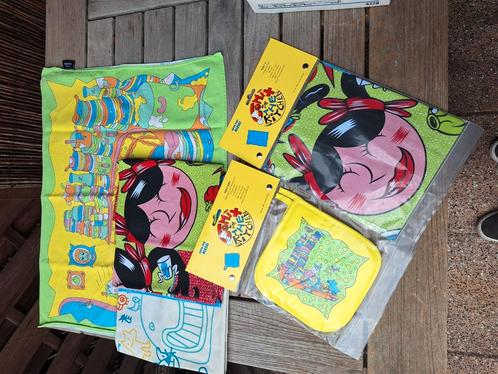 Alessi ‘Comix in the Kitchen’ set | 5 theedoeken + ovenhands, Huis en Inrichting, Keuken | Textiel, Zo goed als nieuw, Ophalen