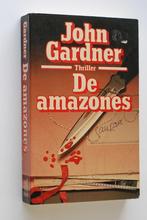 De amazones - John Gardner (1983), Boeken, Detectives, Zo goed als nieuw, Verzenden