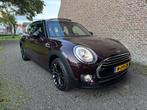 Mini Clubman 1.5 136pk 2018 Rood, Auto's, Voorwielaandrijving, 65 €/maand, Leder en Stof, Stationwagon