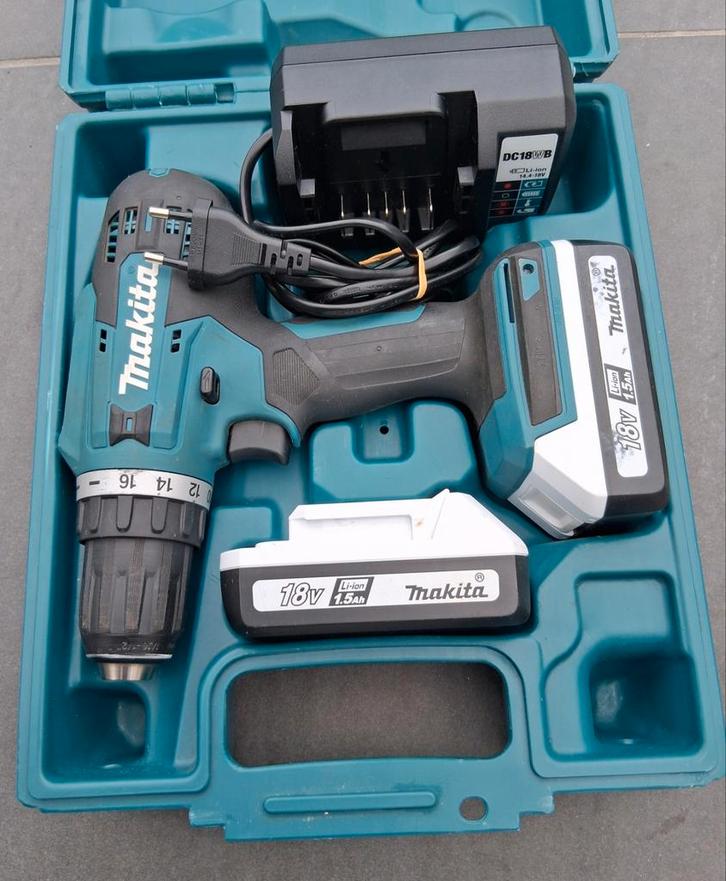 Makita DF488D – 2 accu’s + lader + koffer – Topset!, Doe-het-zelf en Verbouw, Gereedschap | Boormachines, Boor- en Schroefmachine