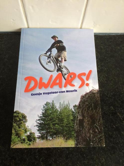 Dwars! Geesje Vogelaar- van Mourik - ZGAN!, Boeken, Kinderboeken | Jeugd | 13 jaar en ouder, Zo goed als nieuw, Ophalen of Verzenden