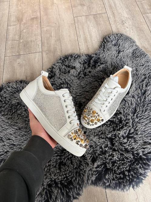 Christian Louboutin Junior Low Spike Swarovski Size 40, Kleding | Heren, Schoenen, Sneakers of Gympen, Wit, Ophalen of Verzenden