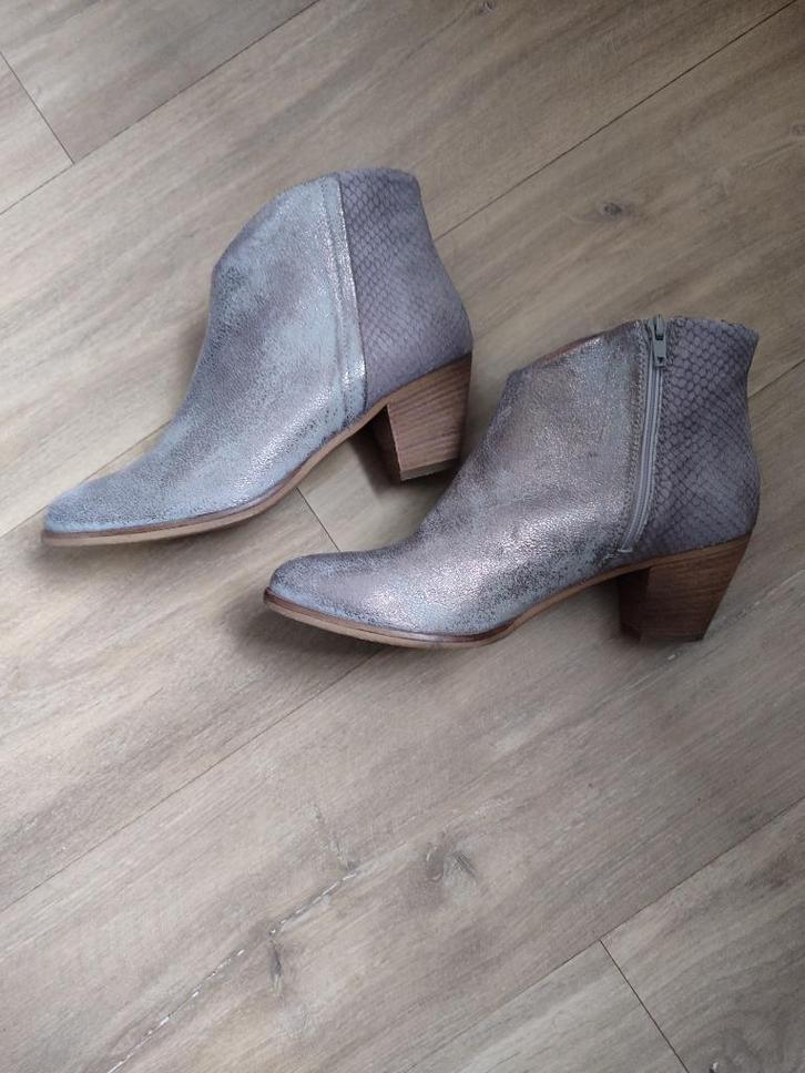 enkellaarsje mt 39 Carmens Padova, Kleding | Dames, Schoenen, Zo goed als nieuw, Lage of Enkellaarzen, Zwart, Ophalen of Verzenden
