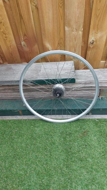 diverse voor en achterwielen met en zonder motor beschikbaar voor biedingen