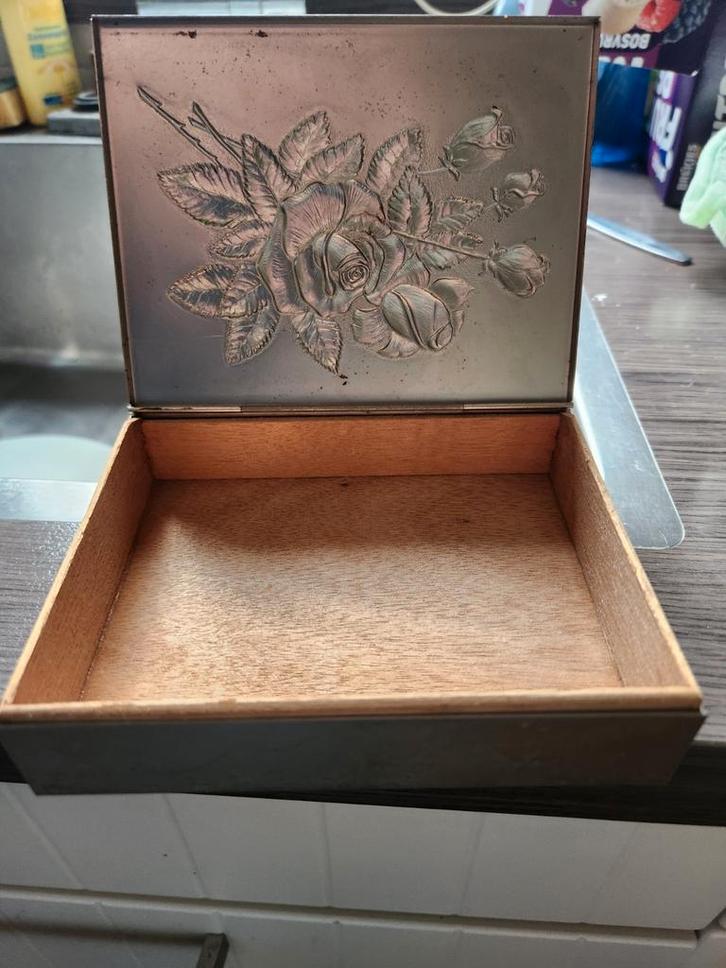 Verzilverd Sigarendoosje met Rozen, Antiek en Kunst, Antiek | Tin, Ophalen