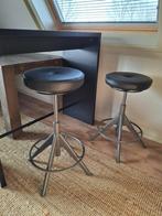 Bar krukken en tafel, 2 krukken, Ophalen, Zo goed als nieuw, 60 tot 90 cm