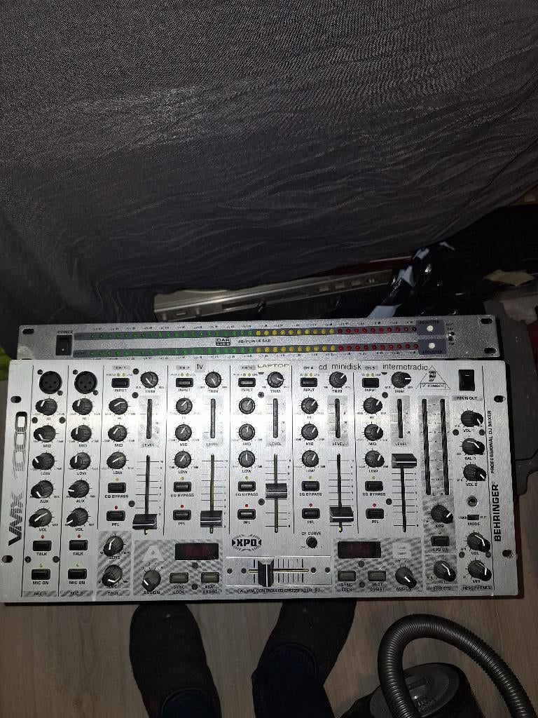 mengpaneel behringer vmx 1000 plus db bar, Muziek en Instrumenten, Mengpanelen, Gebruikt, Microfooningang, Ophalen of Verzenden