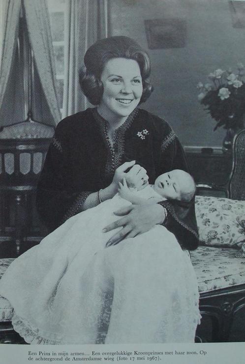 Ons Oranje-Kind, 1e druk uit 1967, Verzamelen, Koninklijk Huis en Royalty, Zo goed als nieuw, Tijdschrift of Boek, Ophalen