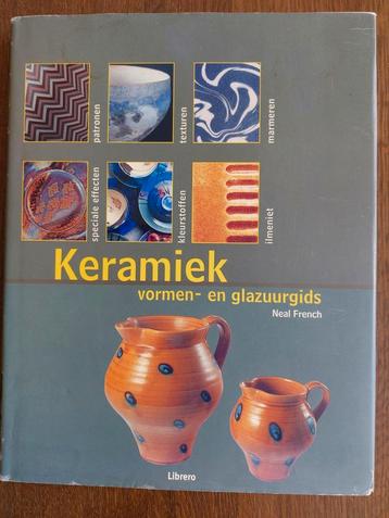 Keramiek Vormen en glazuurgids . beschikbaar voor biedingen
