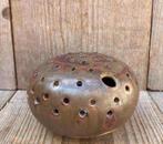 Leren bal design vaas uniek speelgoed oud houten pinnetjes, Huis en Inrichting, Woonaccessoires | Vazen, Overige kleuren, Ophalen of Verzenden