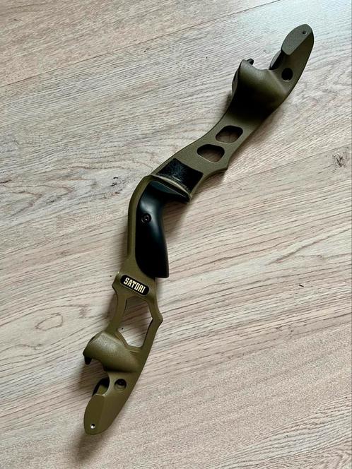 Hoyt Satori 19” RH, Sport en Fitness, Handboogschieten, Zo goed als nieuw, Recurveboog, Ophalen of Verzenden