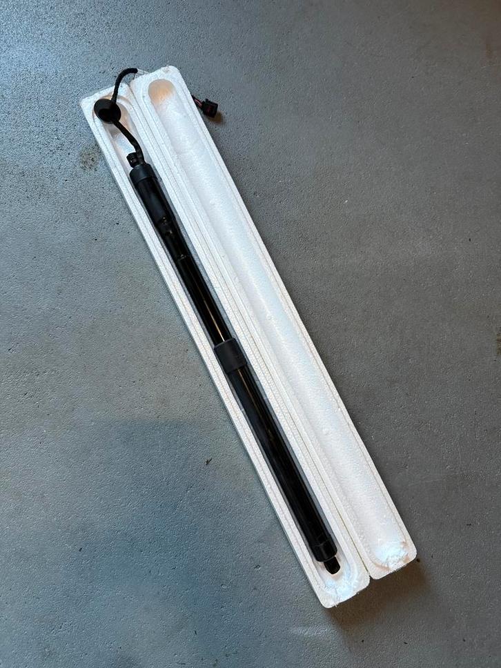 Volvo XC40 Gasveer / demper achterklep Links, Auto-onderdelen, Elektronica en Kabels, Volvo, Gebruikt, Ophalen of Verzenden