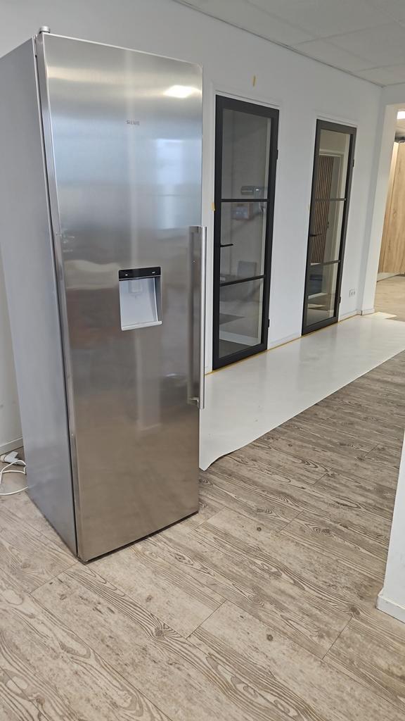 Siemens Koelkast met Waterdispenser, Witgoed en Apparatuur, Koelkasten en IJskasten, Zo goed als nieuw, Met vriesvak, 200 liter of meer