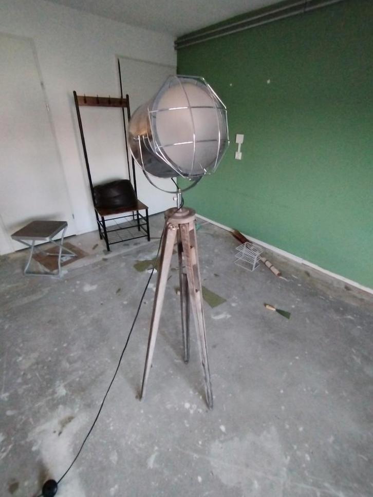 Industriële Tripod Lamp voor een kleine prijs!, Huis en Inrichting, Lampen | Vloerlampen, Gebruikt, 150 tot 200 cm, Hout, Metaal