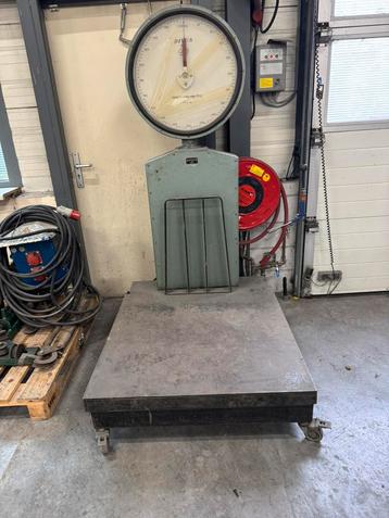 DIVUS WEEGSCHAAL 1000 KG beschikbaar voor biedingen