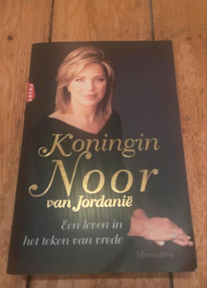 Koningin Noor van Jordanië - Een leven in vrede, Boeken, Biografieën, Zo goed als nieuw, Politiek, Ophalen of Verzenden