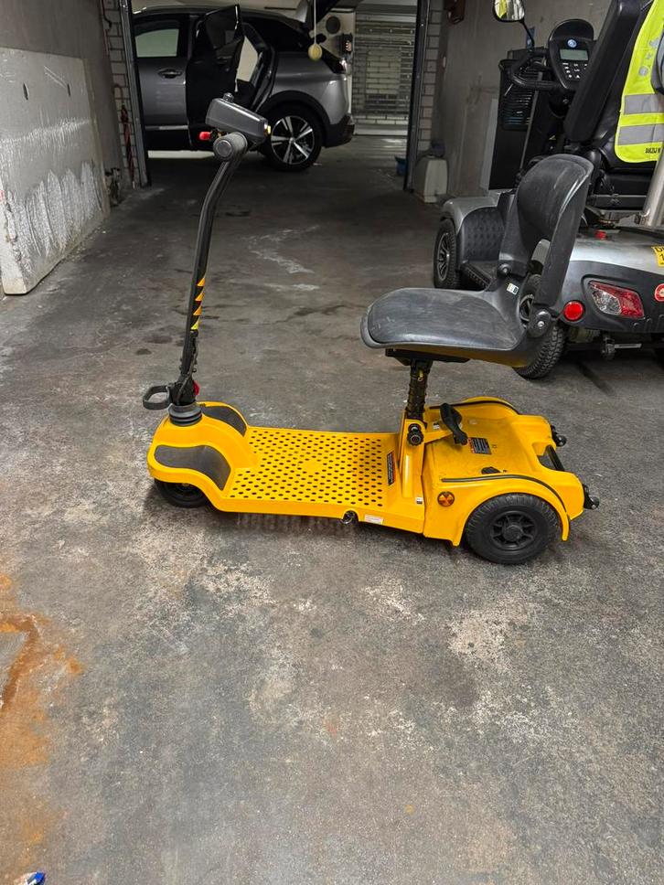 Opklapbare / Opvouwbare scootmobiel – compact, lichtgewicht, Fietsen en Brommers, Steps, Zo goed als nieuw, Gewone step, Ophalen of Verzenden