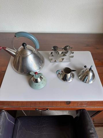 Alessi Keuken Set: Fluitketel, Wekker, Melk/Suiker, Servette beschikbaar voor biedingen