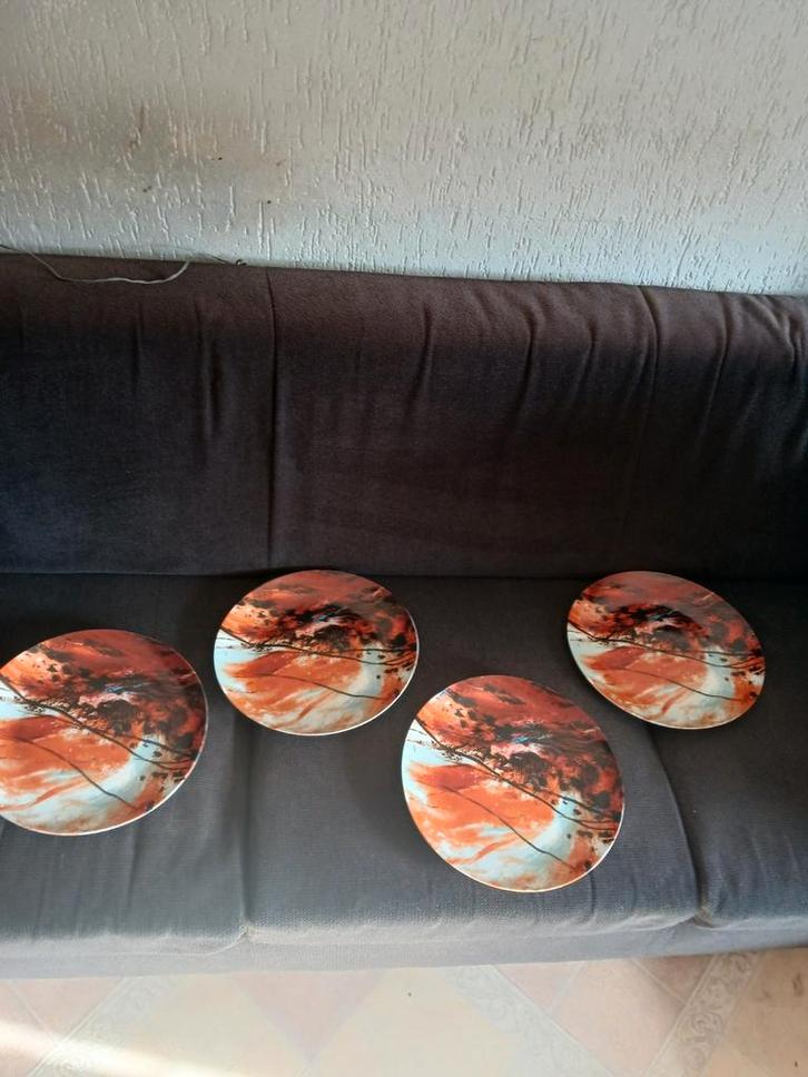 Set van 4 Proeven van Kunst Borden, Huis en Inrichting, Woonaccessoires | Schalen en Manden, Zo goed als nieuw, Schaal, Rond, Porselein of Keramiek