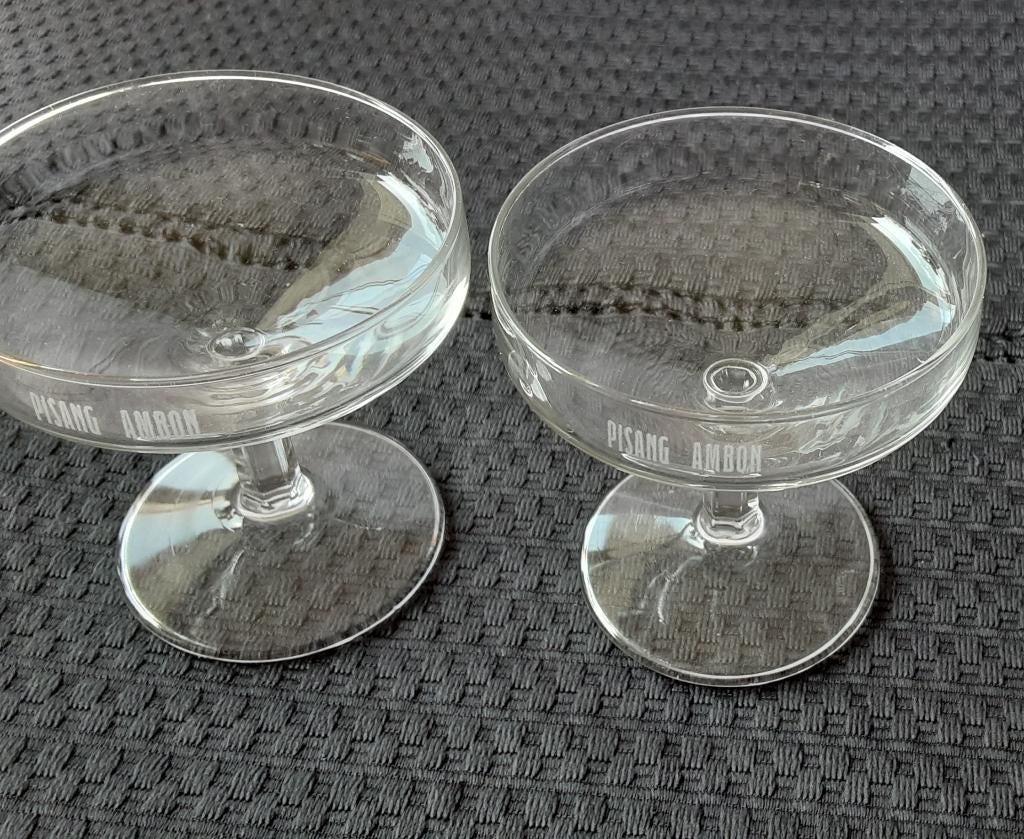 PISANG AMBON glaasjes op hoge voet, 2 stuks, Verzamelen, Ophalen of Verzenden, Zo goed als nieuw, Borrel- of Shotglas