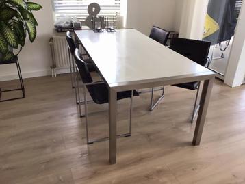 Eetkamertafel rvs onderstel wit blad beschikbaar voor biedingen